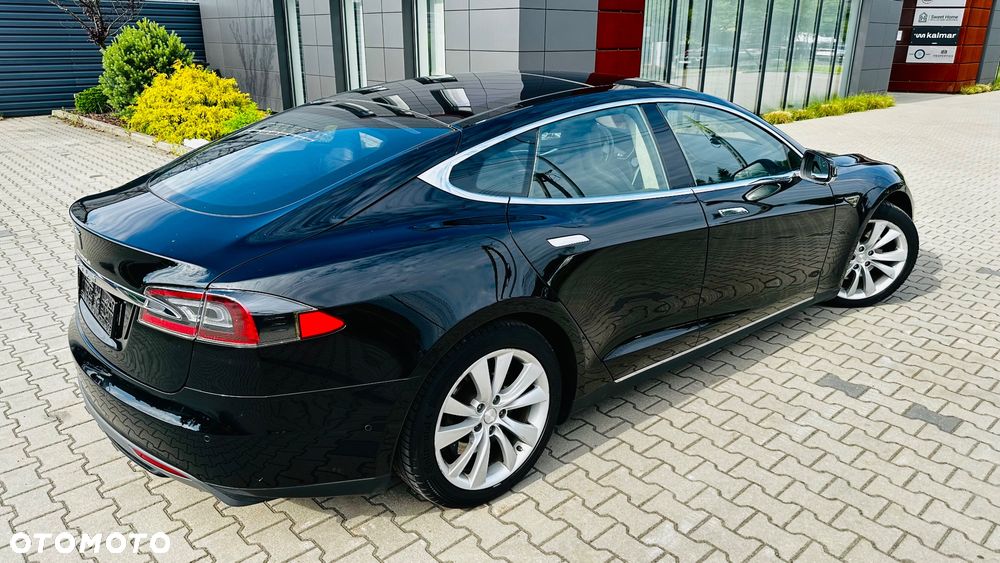 Tesla Model S - 1
