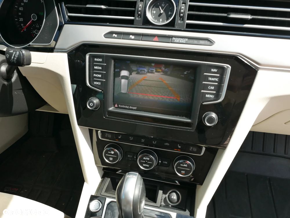 Volkswagen Passat Variant 2.0 TDI SCR DSG Highline - 20