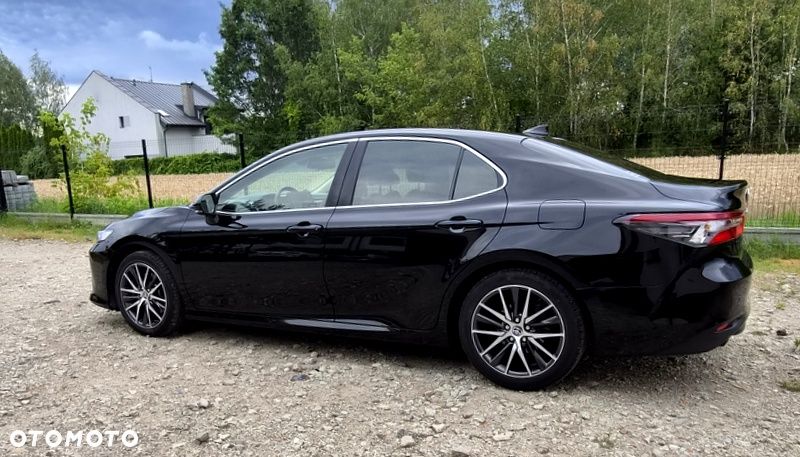 Toyota Camry - 4