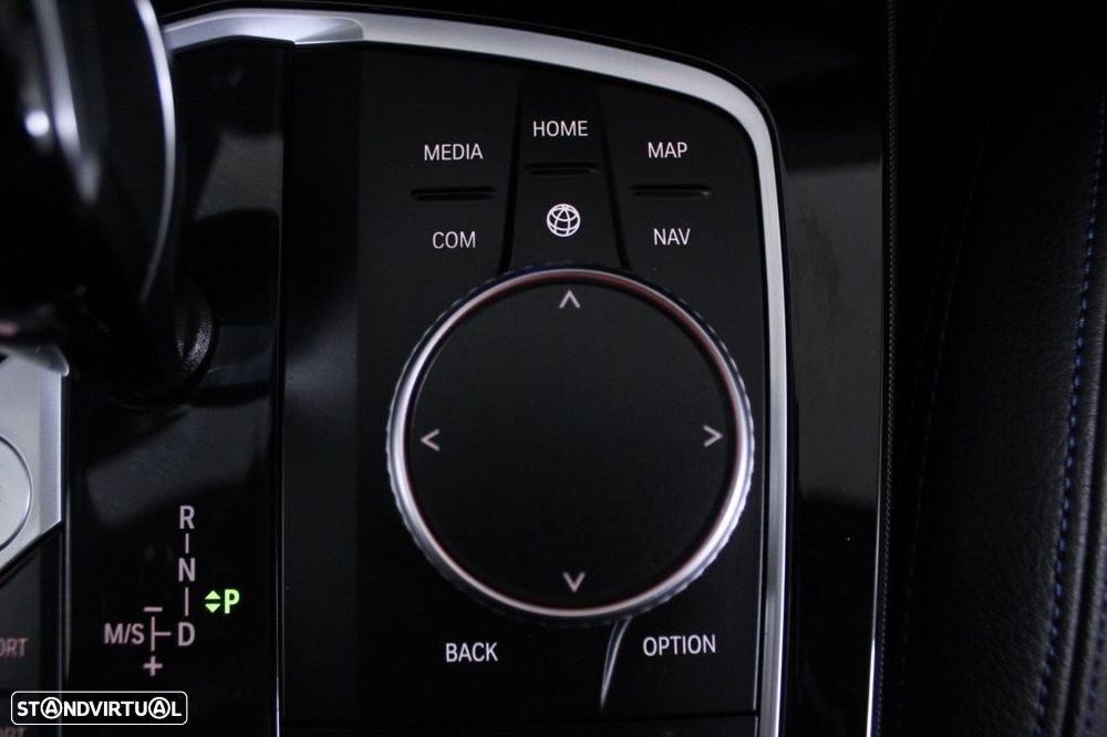 BMW 116 d Pack Desportivo M Auto - 31