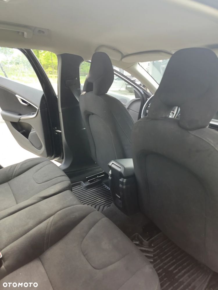 Volvo V40 D3 Momentum - 4
