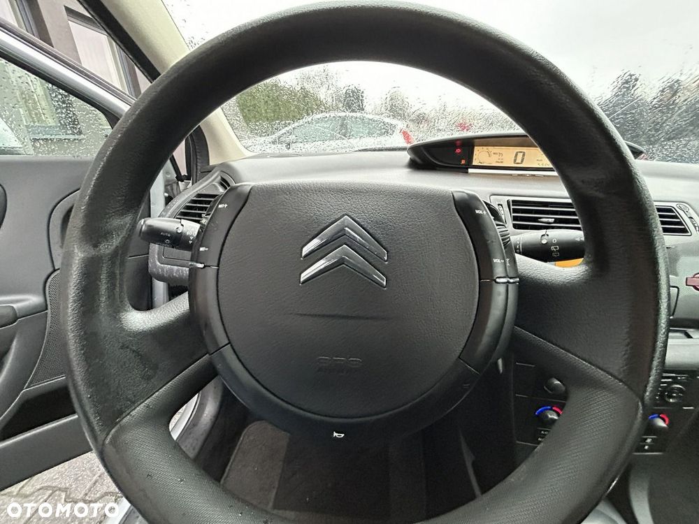 Citroën C4 1.4 16V Style - 11