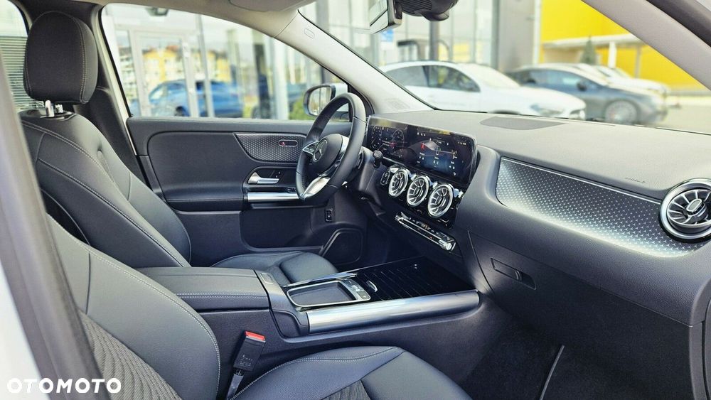 Mercedes-Benz GLA - 12