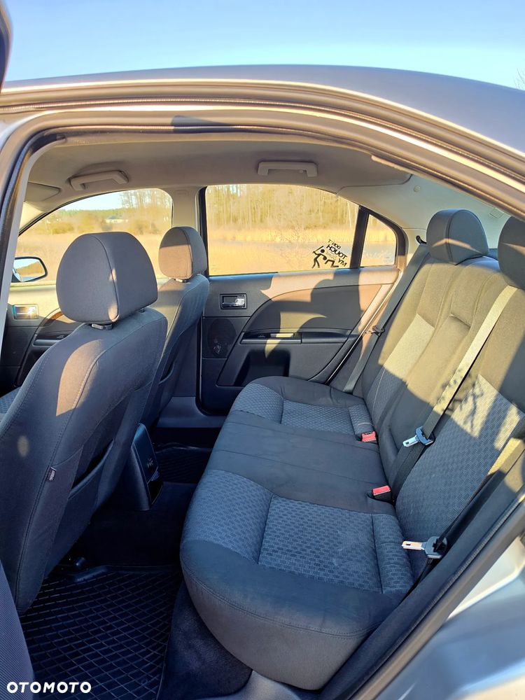 Ford Mondeo 2.0 Ghia - 12