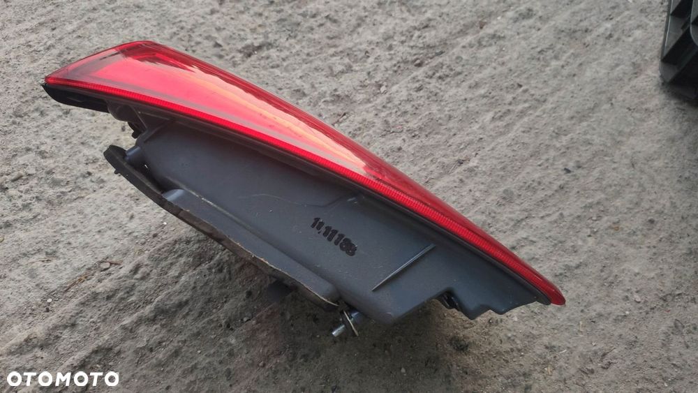 EU LAMPA PRAWY TYŁ W KLAPE HYUNDAI I30 II 12- H/B - 3