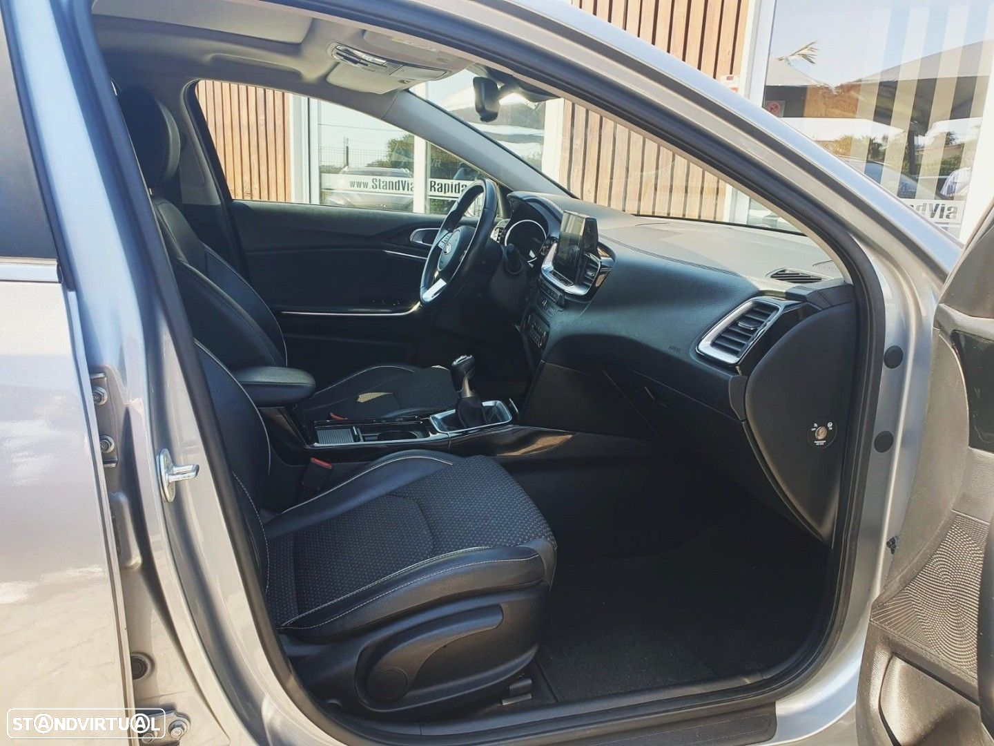 Kia Ceed 1.6 CRDi TX+SRF - 25