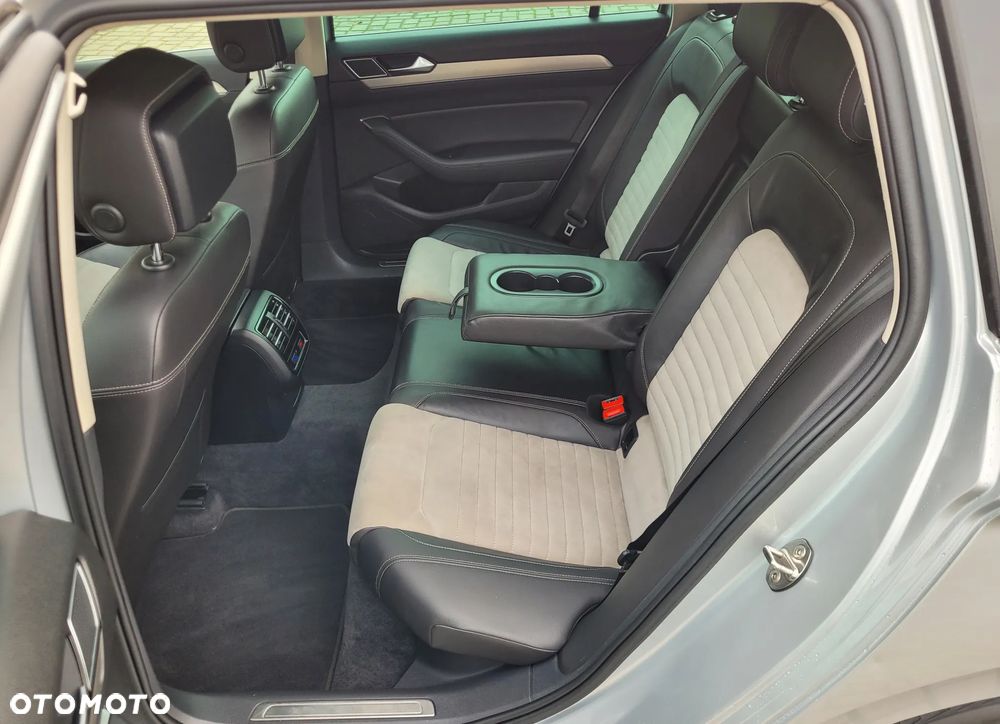 Volkswagen Passat 2.0 TDI (BlueMotion Technology) Highline - 21