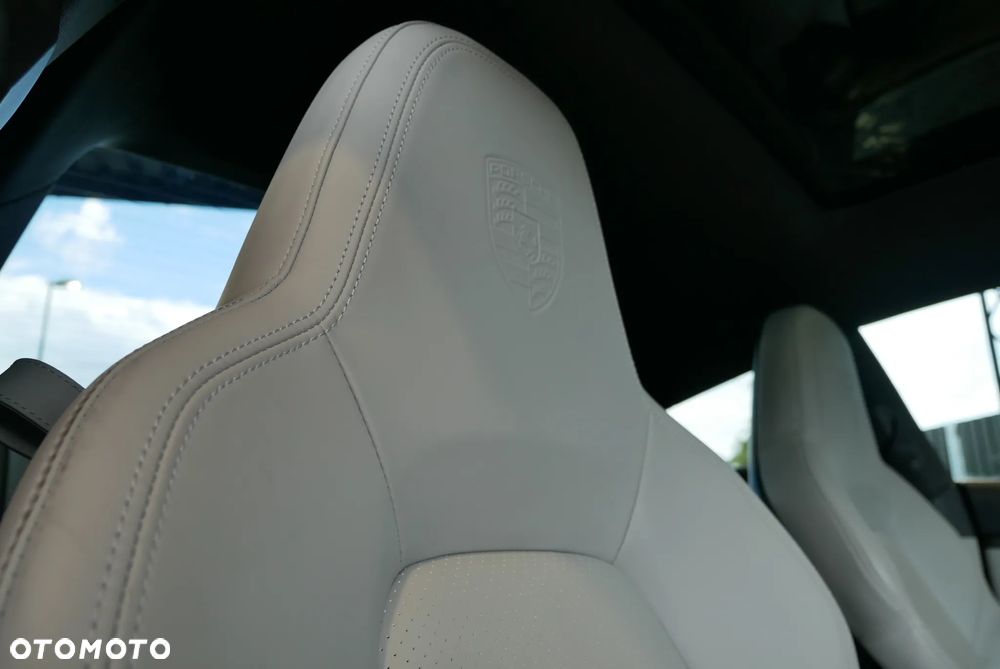 Porsche 911 Carrera 4S - 29