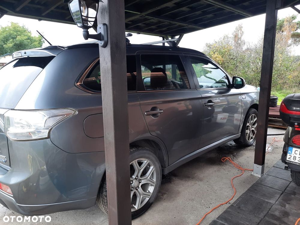 Mitsubishi Outlander - 4