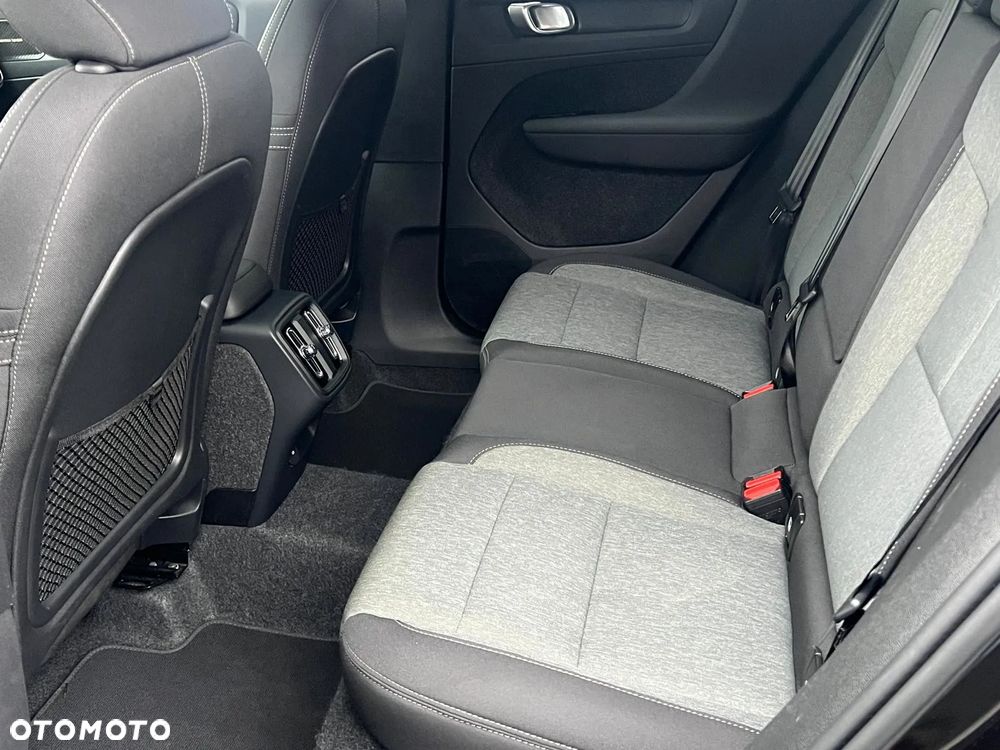 Volvo XC 40 B4 AWD Ultimate Dark - 19