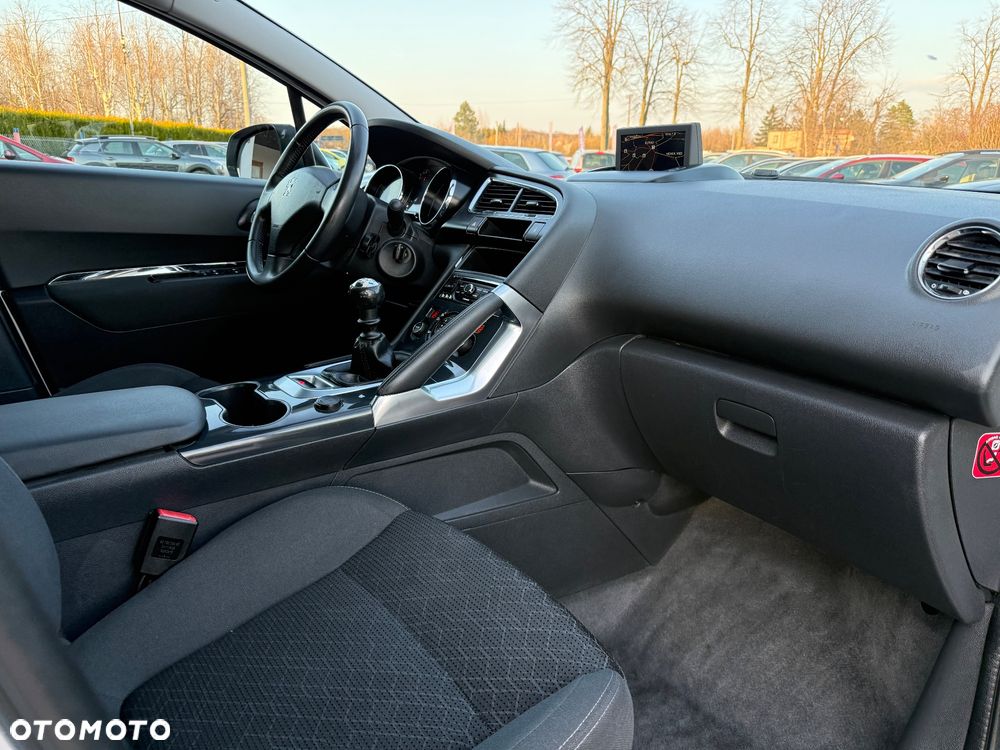 Peugeot 3008 1.2 PureTech Allure S&S - 36