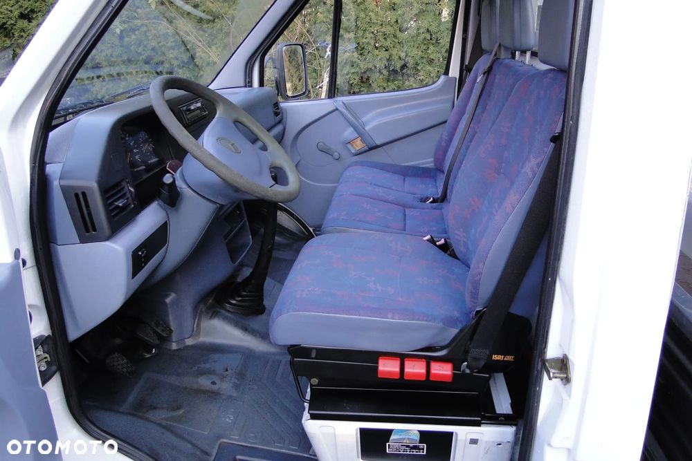 Mercedes-Benz Sprinter - 9