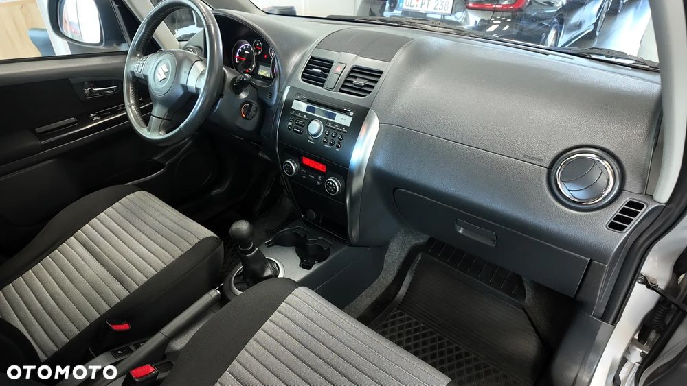 Suzuki SX4 1.6 Premium - 17
