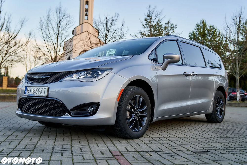 Chrysler Pacifica - 8