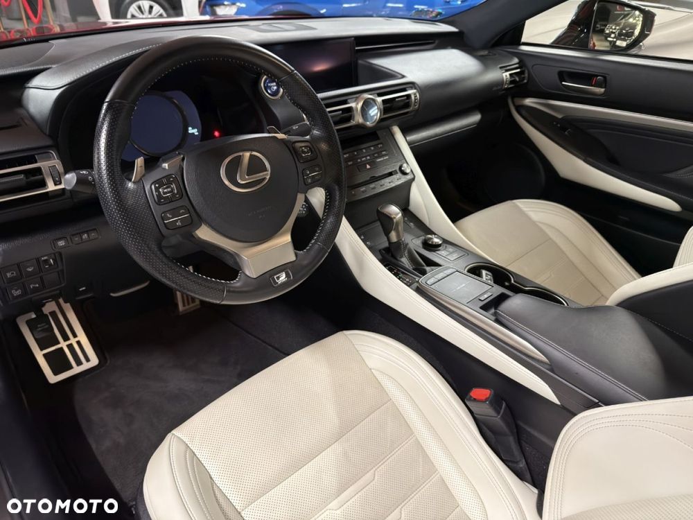 Lexus RC 300h F Sport - 17