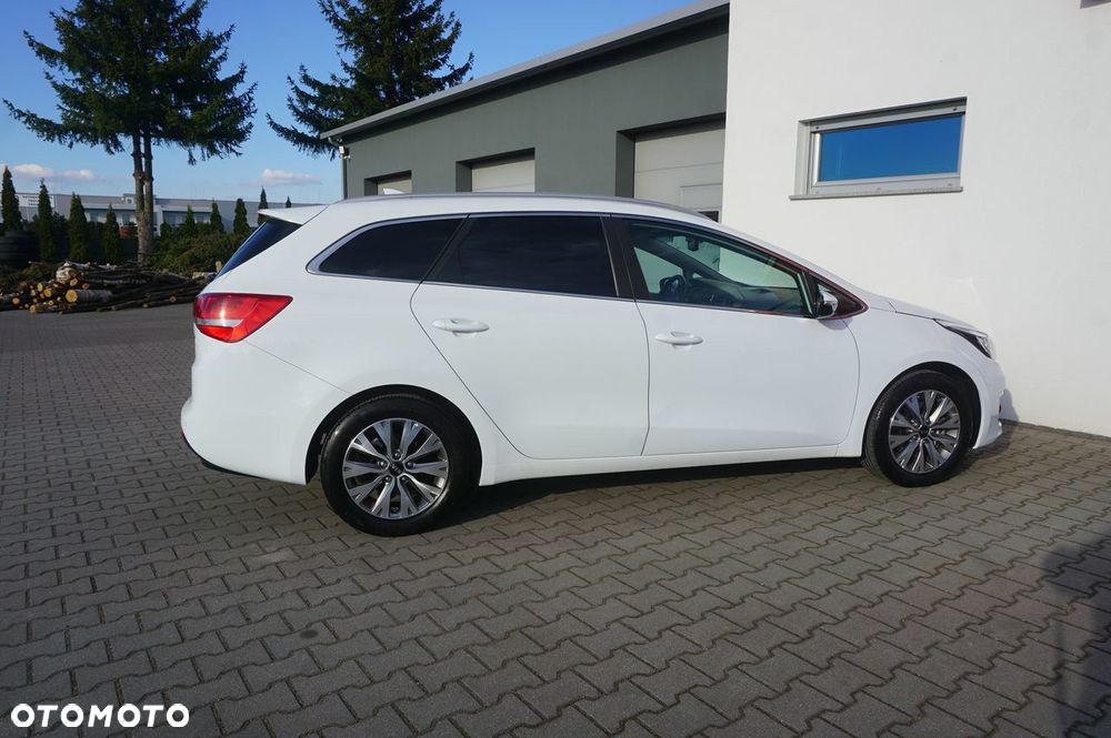 Kia Ceed 1.6 GDI Dream Team Edition - 37