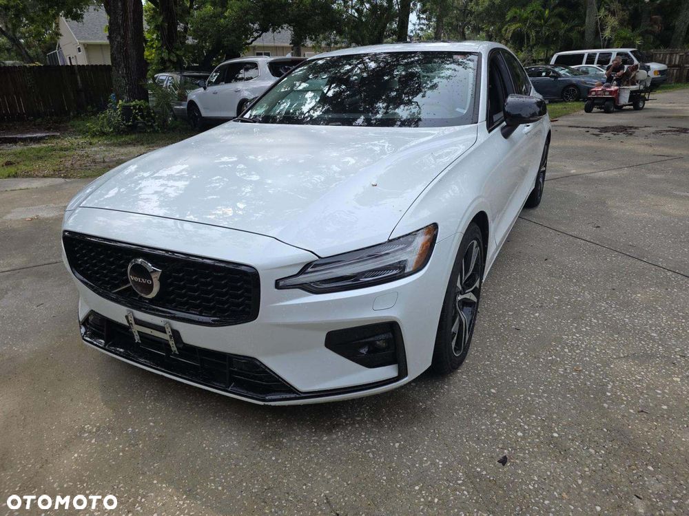 Volvo S60 B5 B AWD Plus Dark - 2