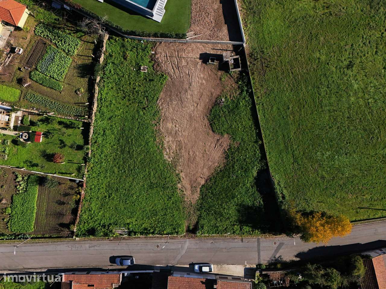 Terreno urbano de 794m² em Folgosa, Maia - Grande imagem: 2/5