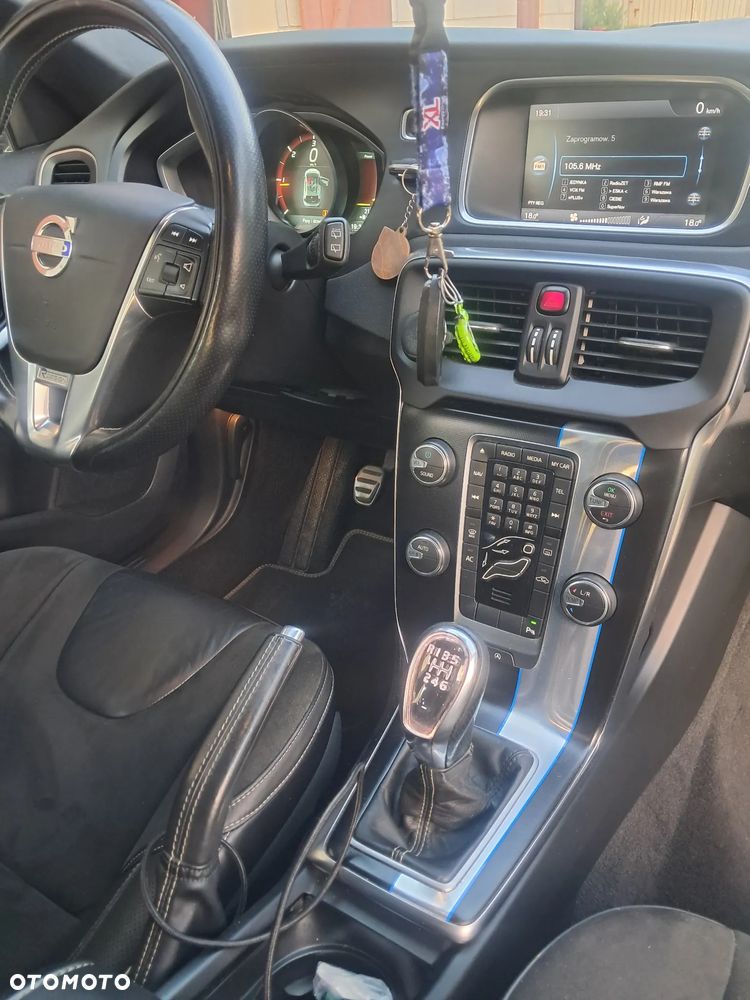 Volvo V40 D2 R-Design - 19