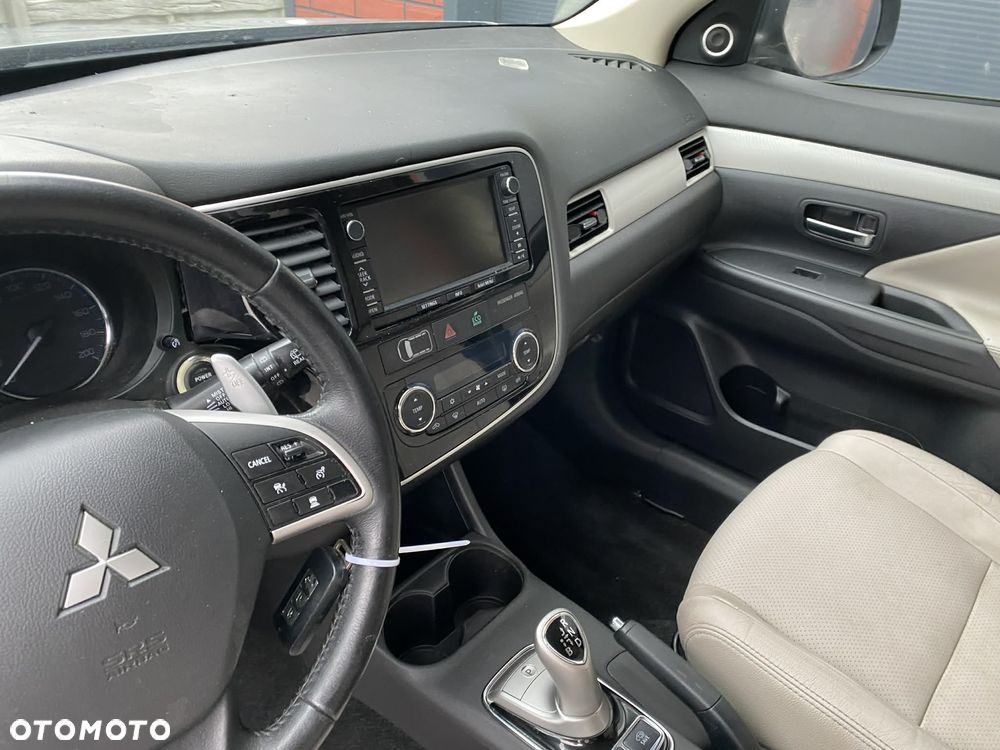 Mitsubishi Outlander 2.4 4WD - 17