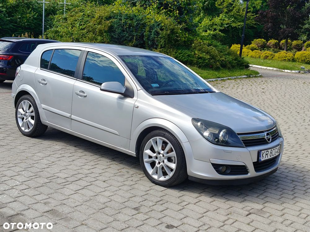 Opel Astra 2.0 T Cosmo - 14