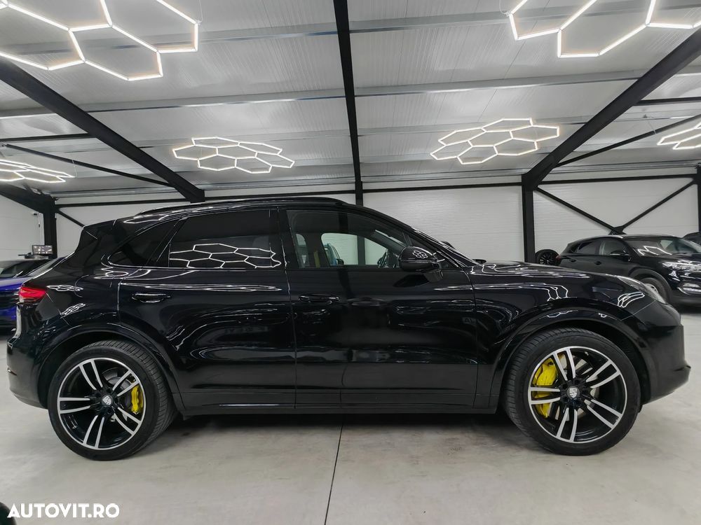 Porsche Cayenne Turbo - 34