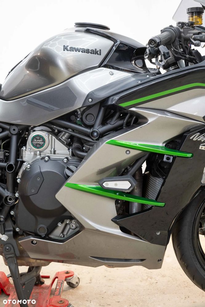 Kawasaki Ninja H2 SX - 12