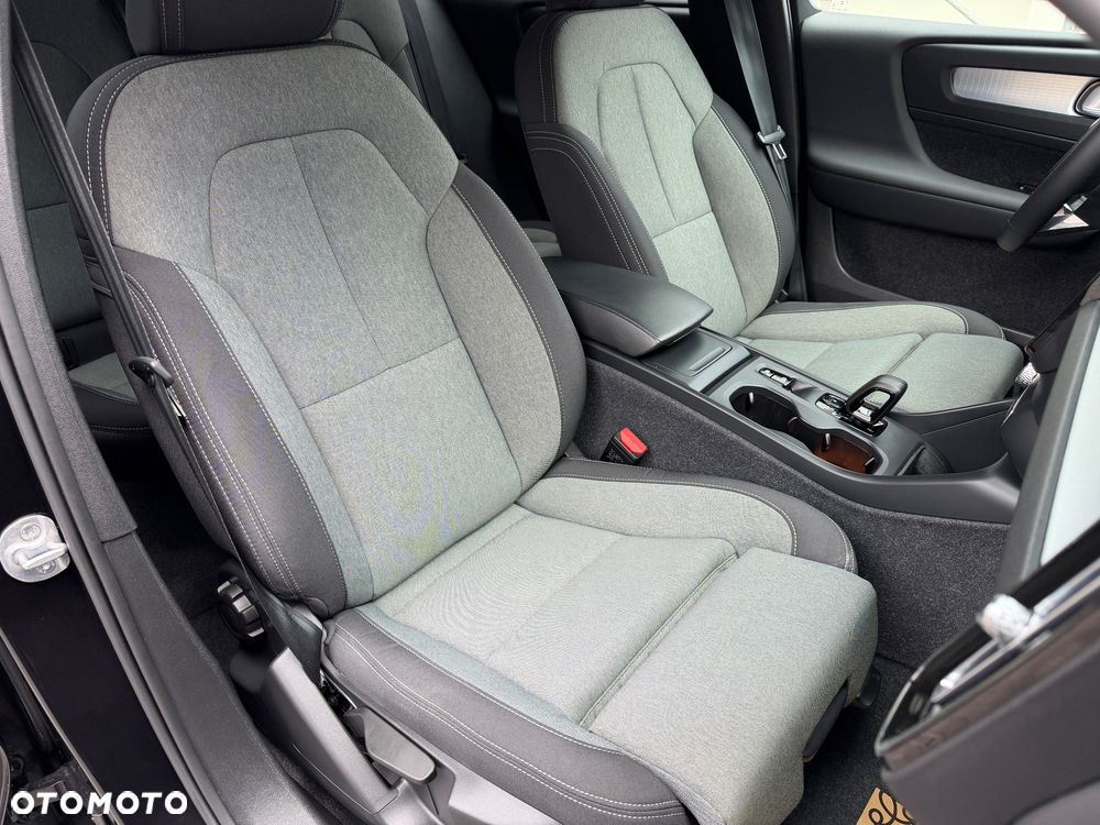 Volvo XC 40 B3 B DKG Plus Black Edition - 34