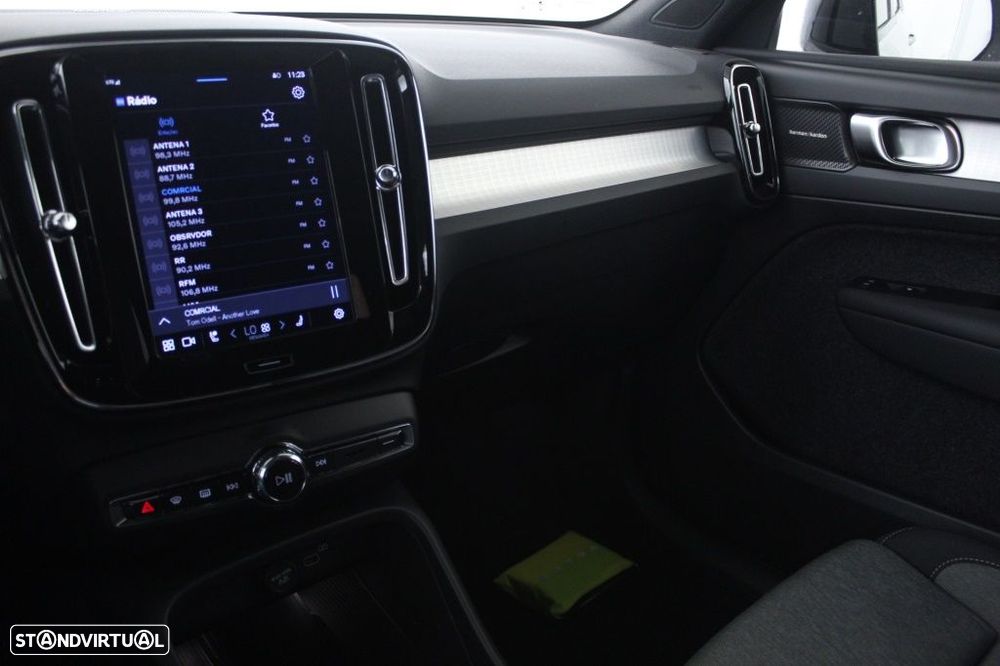 Volvo XC 40 2.0 B3 Plus Dark - 31