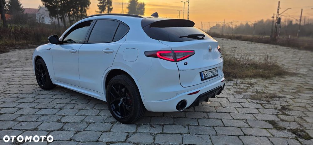 Alfa Romeo Stelvio 2.0 Turbo 16V AT8-Q4 Veloce Ti - 11
