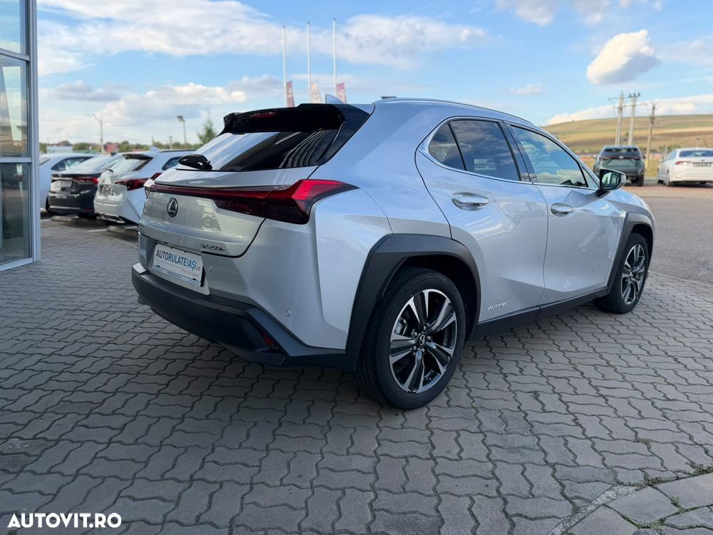 Lexus UX 250h (E-FOUR) Business Edition - 4