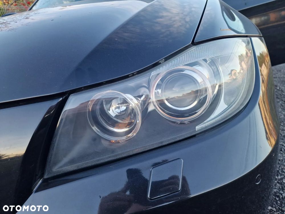 BMW Seria 3 330xi Touring - 16