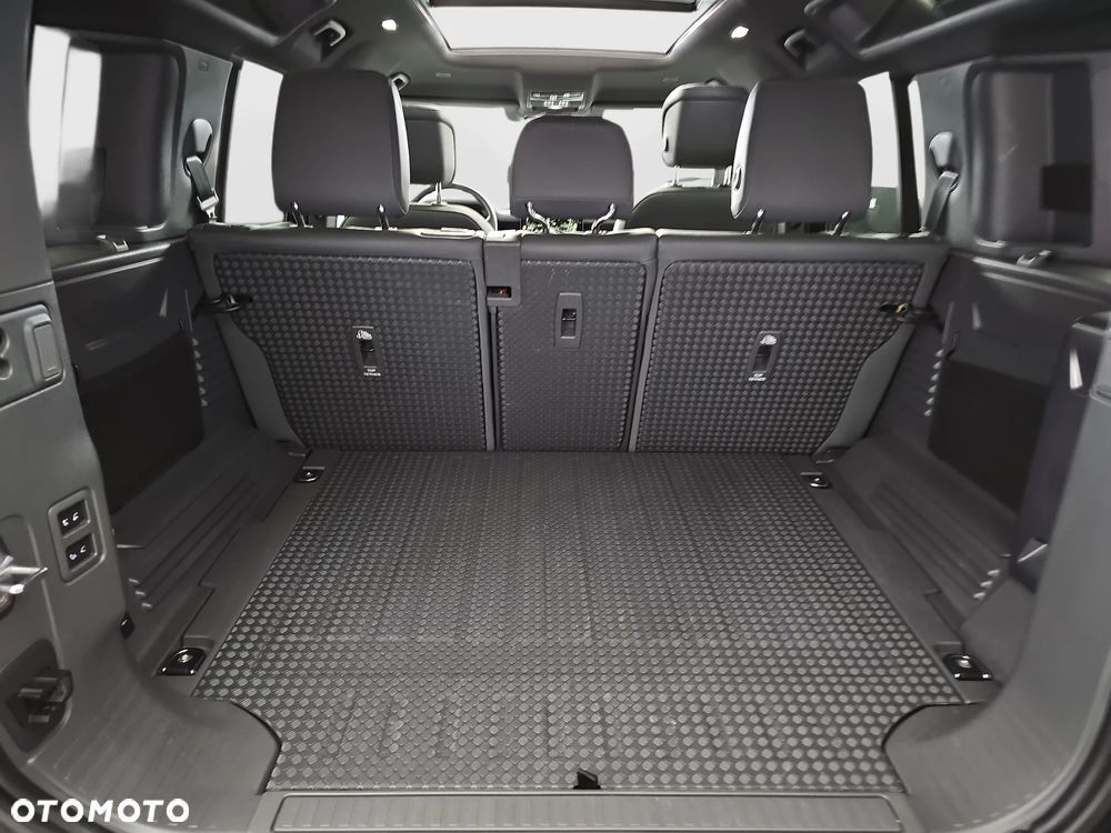 Land Rover Defender - 38