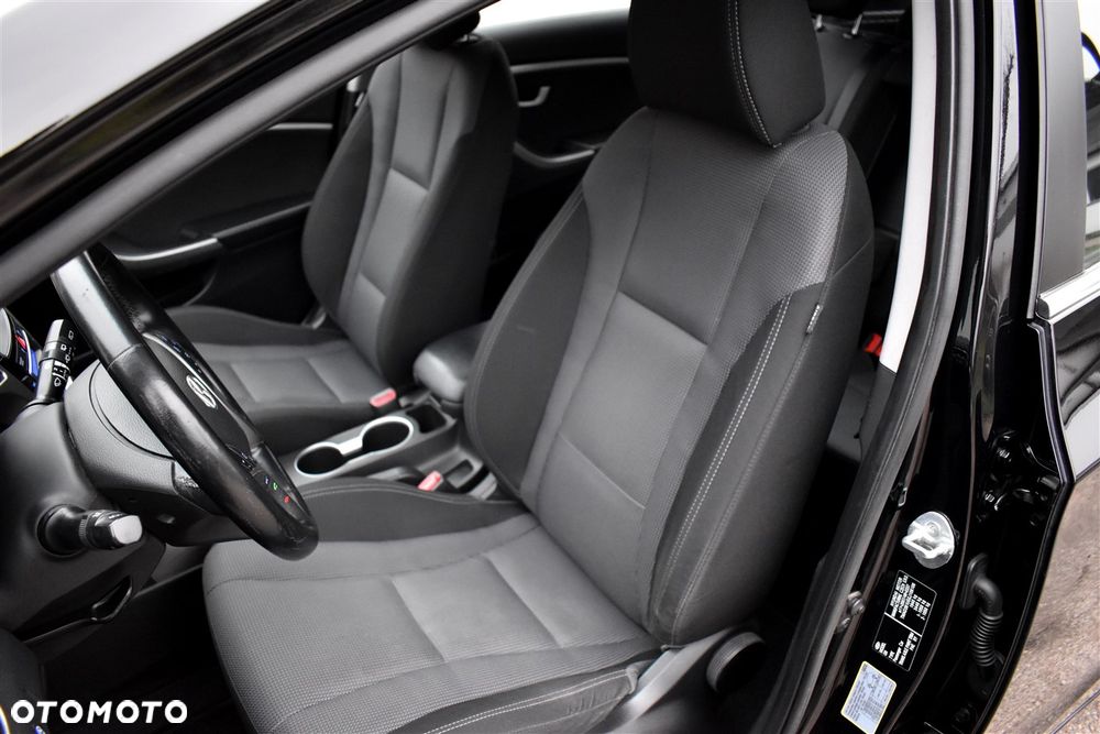 Hyundai i30 blue Kombi 1.6 CRDi DCT Trend - 13
