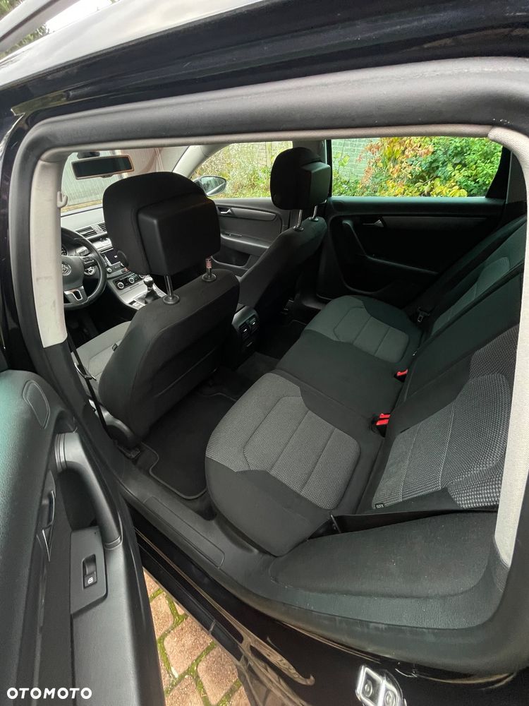 Volkswagen Passat Variant 2.0 TDI BlueMotion Technology DPF Comfortline - 13