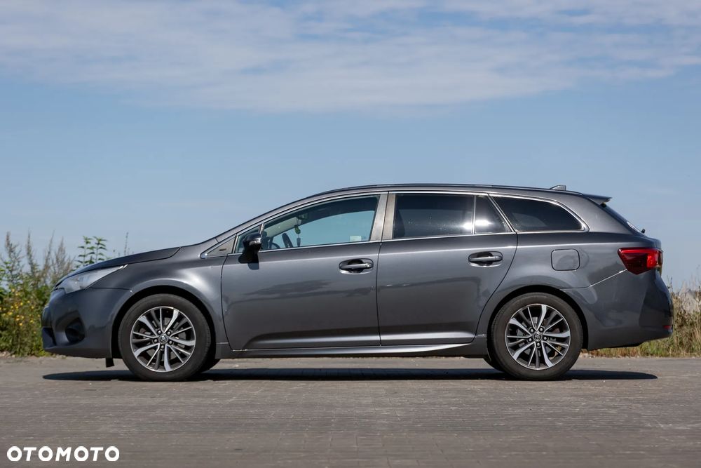 Toyota Avensis 2.0 D-4D Premium - 3