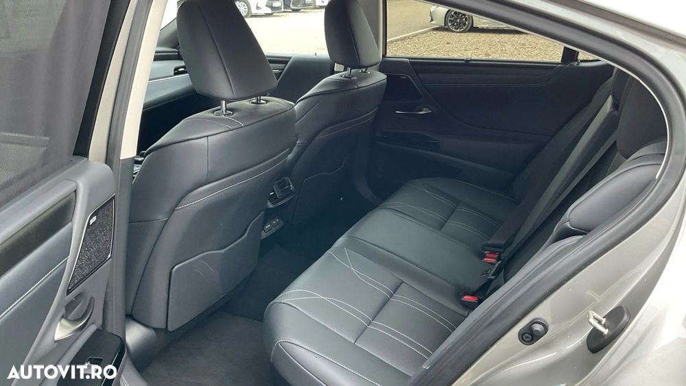 Lexus Seria ES 300h 2.5 TNGA HV 25H- 4X2 CVT Luxury - 38