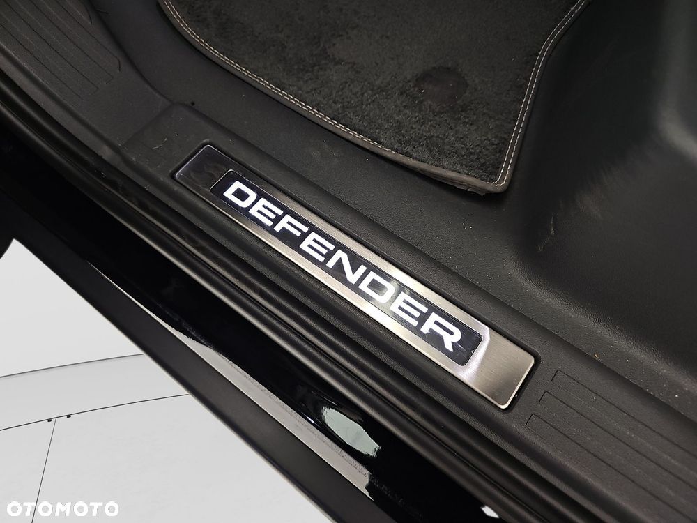 Land Rover Defender - 16