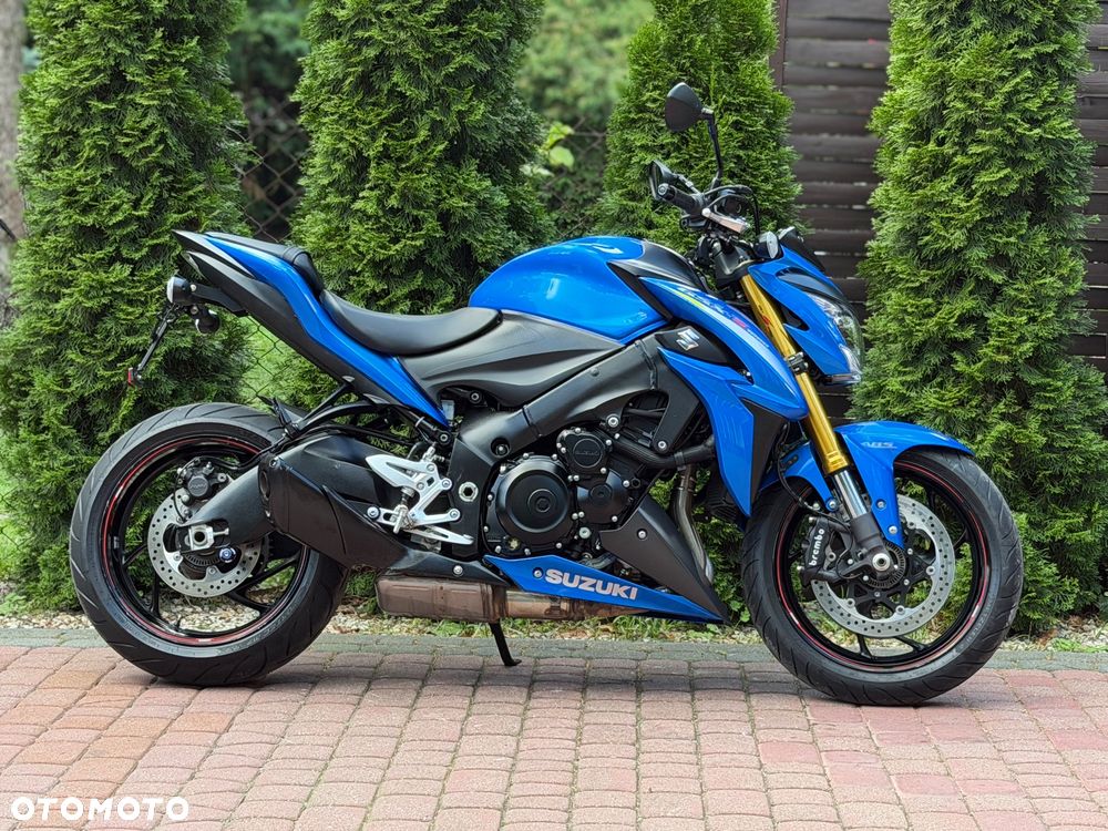 Suzuki GSX - 3
