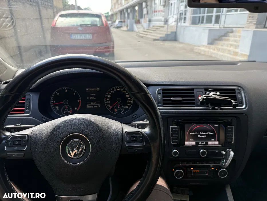 Volkswagen Jetta - 6