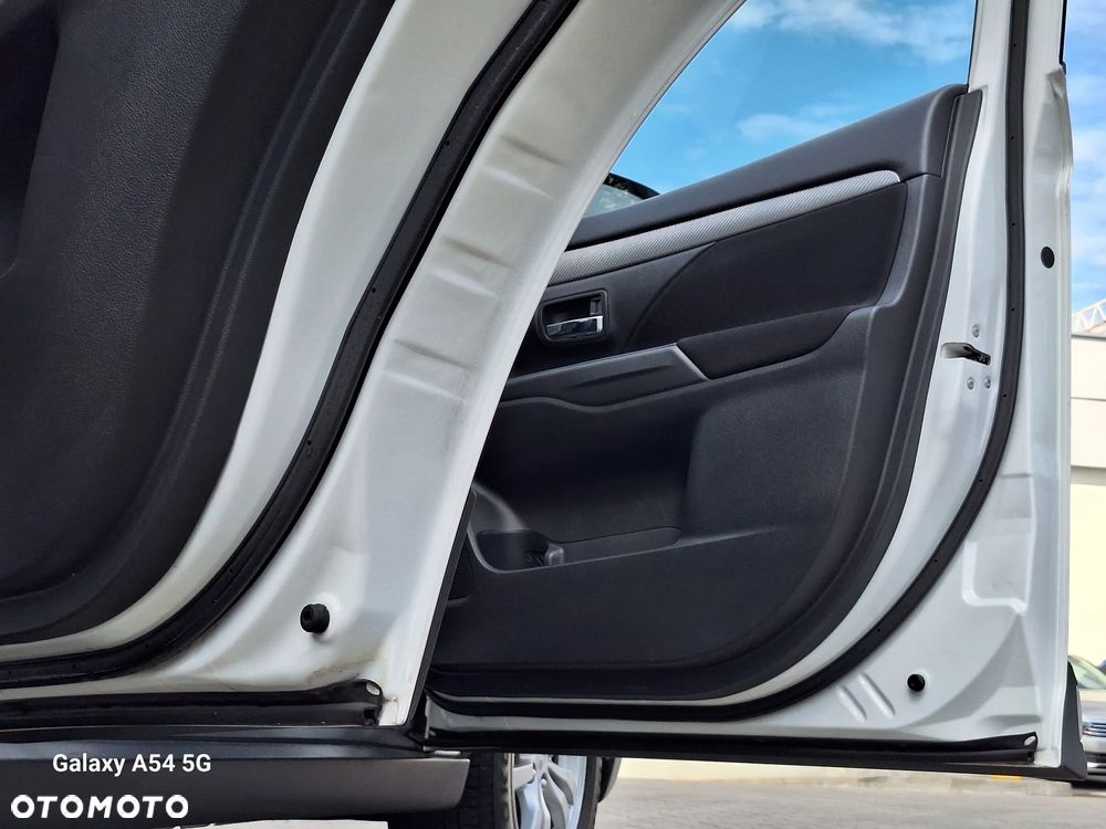 Mitsubishi Outlander 2.0 2WD SUV-Star - 13