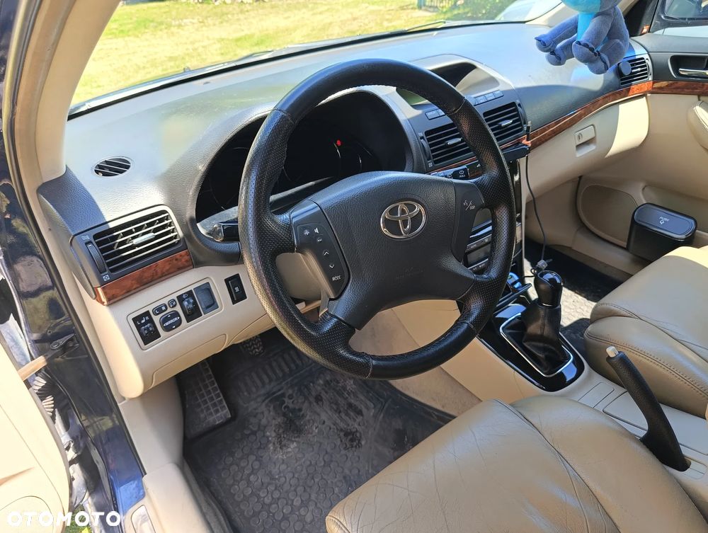 Toyota Avensis 2.0 D-4D Prestige - 22
