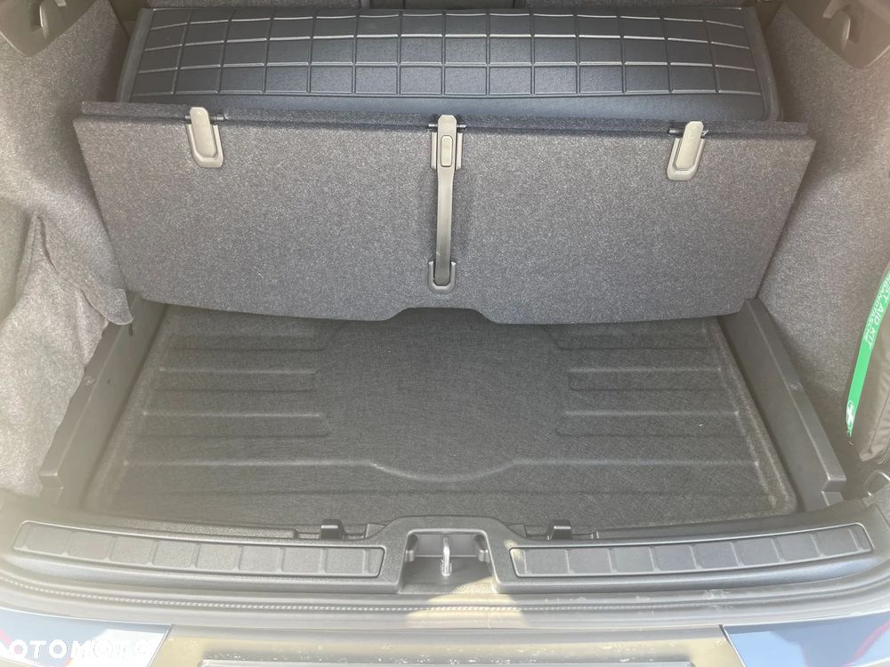 Volvo XC 40 B3 Plus Dark - 26