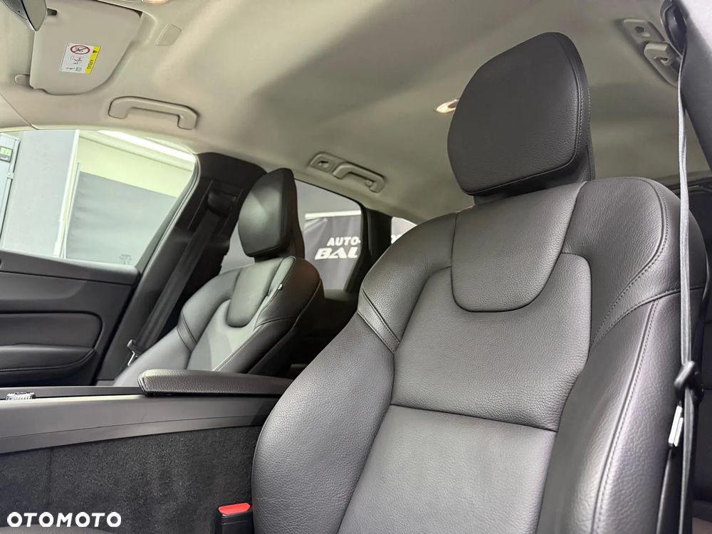 Volvo XC 60 D4 Momentum - 22