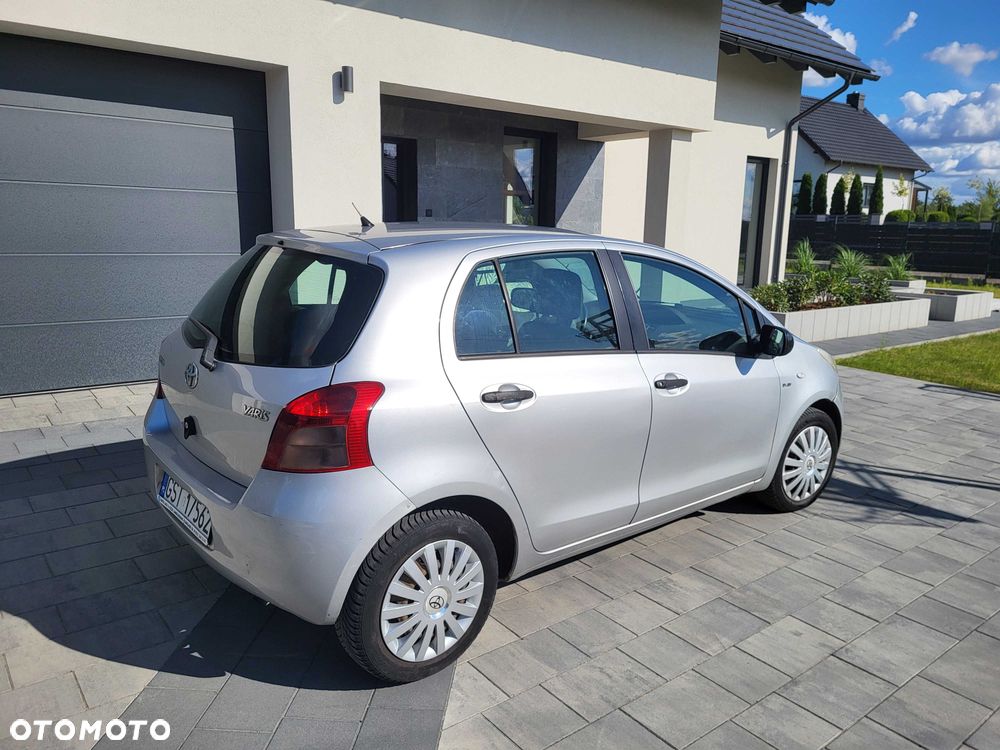 Toyota Yaris - 4