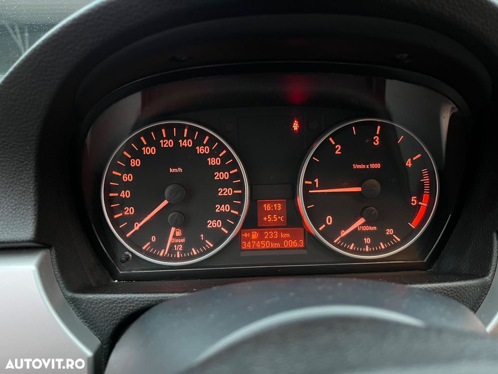 BMW Seria 3 318d DPF Touring - 9