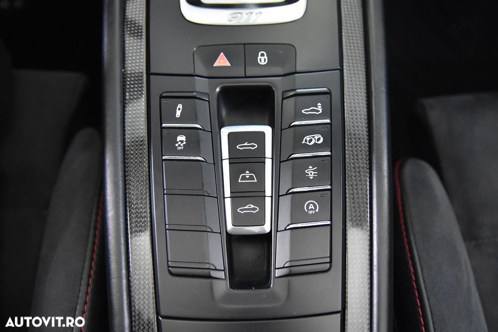 Porsche 911 Carrera 4 GTS PDK - 24