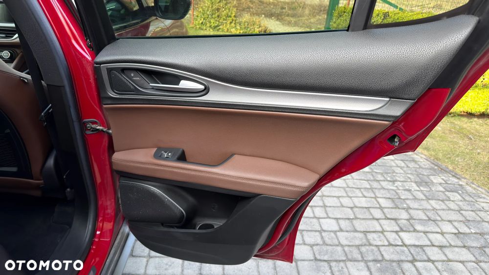 Alfa Romeo Stelvio 2.0 Turbo 16V AT8-Q4 Ti - 29
