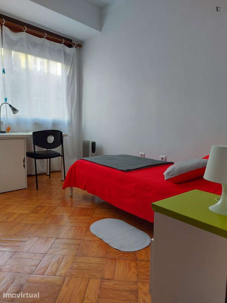 Quarto - localizado em Santo Ildefonso Porto - Grande imagem: 2/11