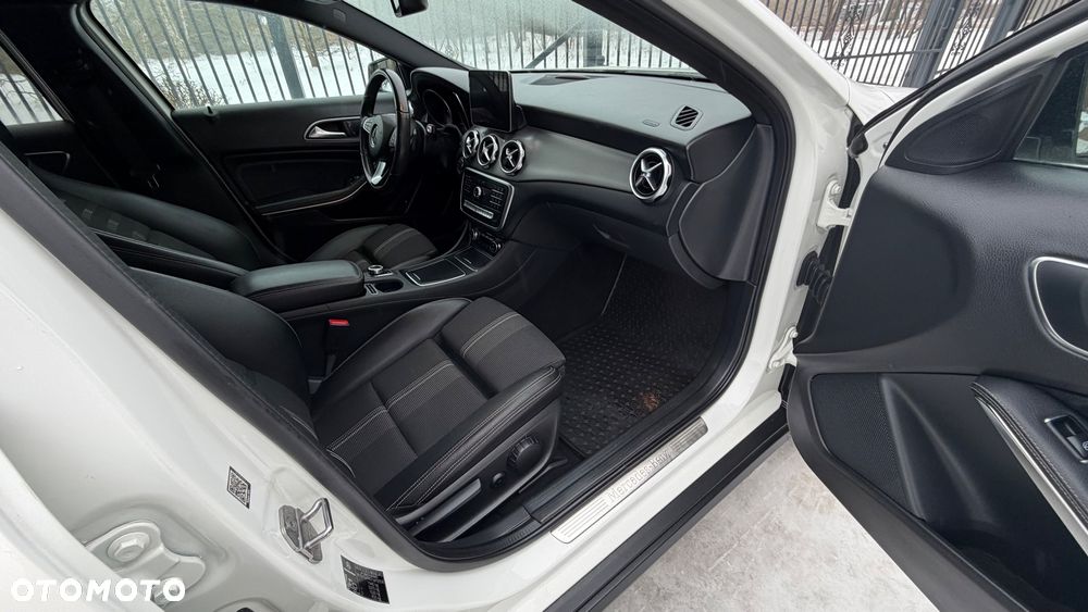 Mercedes-Benz GLA - 26